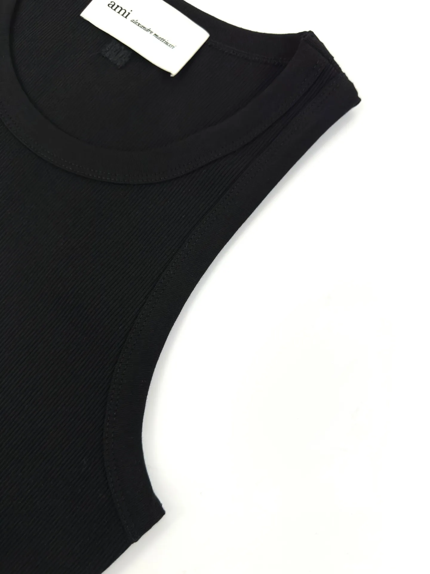 Logo embroidered vest Customized luxurious and soft plain cotton, cloudy and skin-friendly, clean and refreshing Breathable, simple black tones embody French sophistication, showing a luxurious style when relaxed. Love logo lightly embroidered on the front, Ami embroidery on the back neck with dark engraved texture, French attitude on both sides, minimalist and quality, interior with hidden charm, easy to wear alone, Versatile is elegant and effortless. Process 1: Using imported machine embroidery technology Use advanced computer control systems and precision mechanical components to achieve Ami logo and letter embroidery operations with high precision and smooth and delicate lines. Process 2: The fabrics have been fermented and washed for a better hand feel. Not easy to deform, not easy to shrink, not easy to fade, and maintain long-term beauty. Accessories: Customized 1:1 Ami trademark. Version: Fitted version. Size: S M L XL. Style number: AA 603.